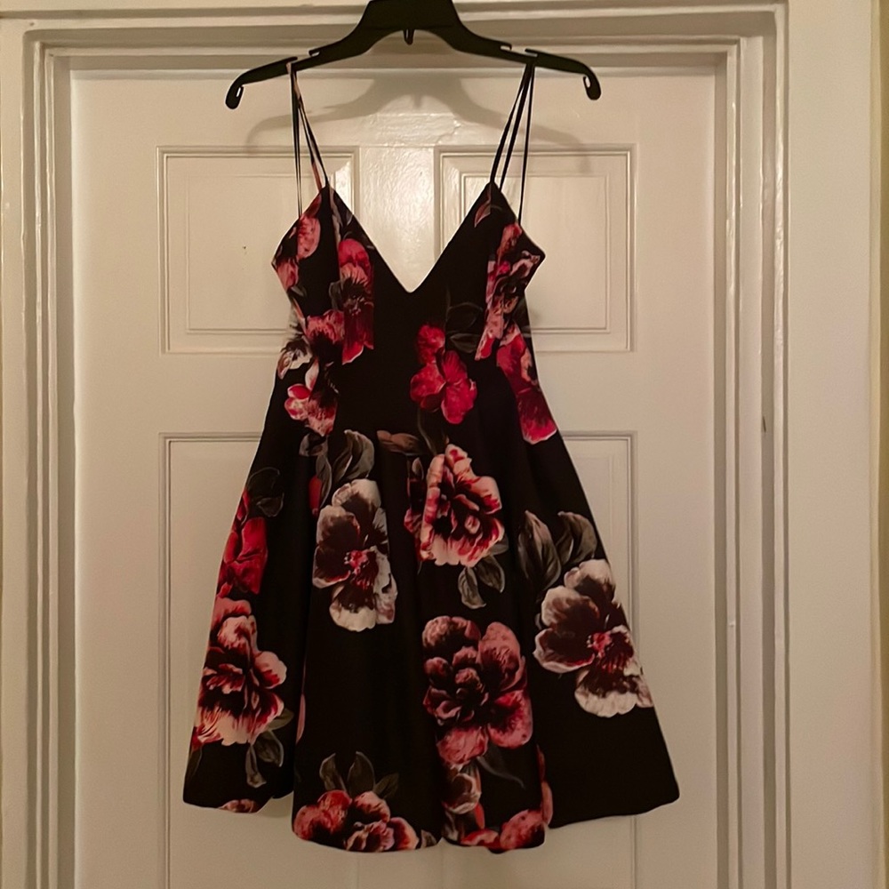 Super cute floral Keepsake dress in size medium.